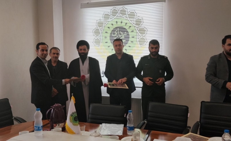 مراسم تجلیل از نیروهای خدماتی شهرداری چوبر به مناسبت روز جهانی کار و کارگر